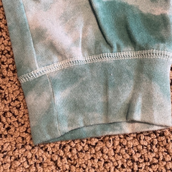 Tie Dye Green & White Jogger Set Size:Top-Medium;Bottom-Small Like New - Picture 6 of 8